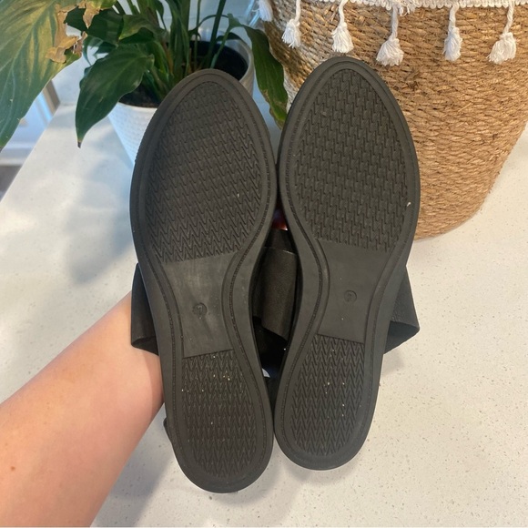 Eileen Fisher Carver Tumbled Nubuck Black Leather Cross Strap Sandals - Picture 6 of 8